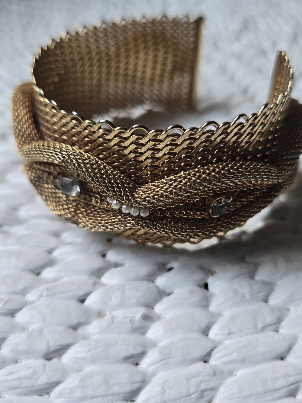 1960s-70s Gold-Tone Braided Mesh Cuff Bracelet with Rhinestones Pearl Accents